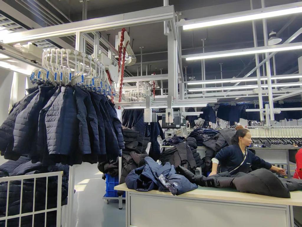 爾濱攜手波司登 智能制造驅動產能飛躍，全年目標30萬件服裝再創新高